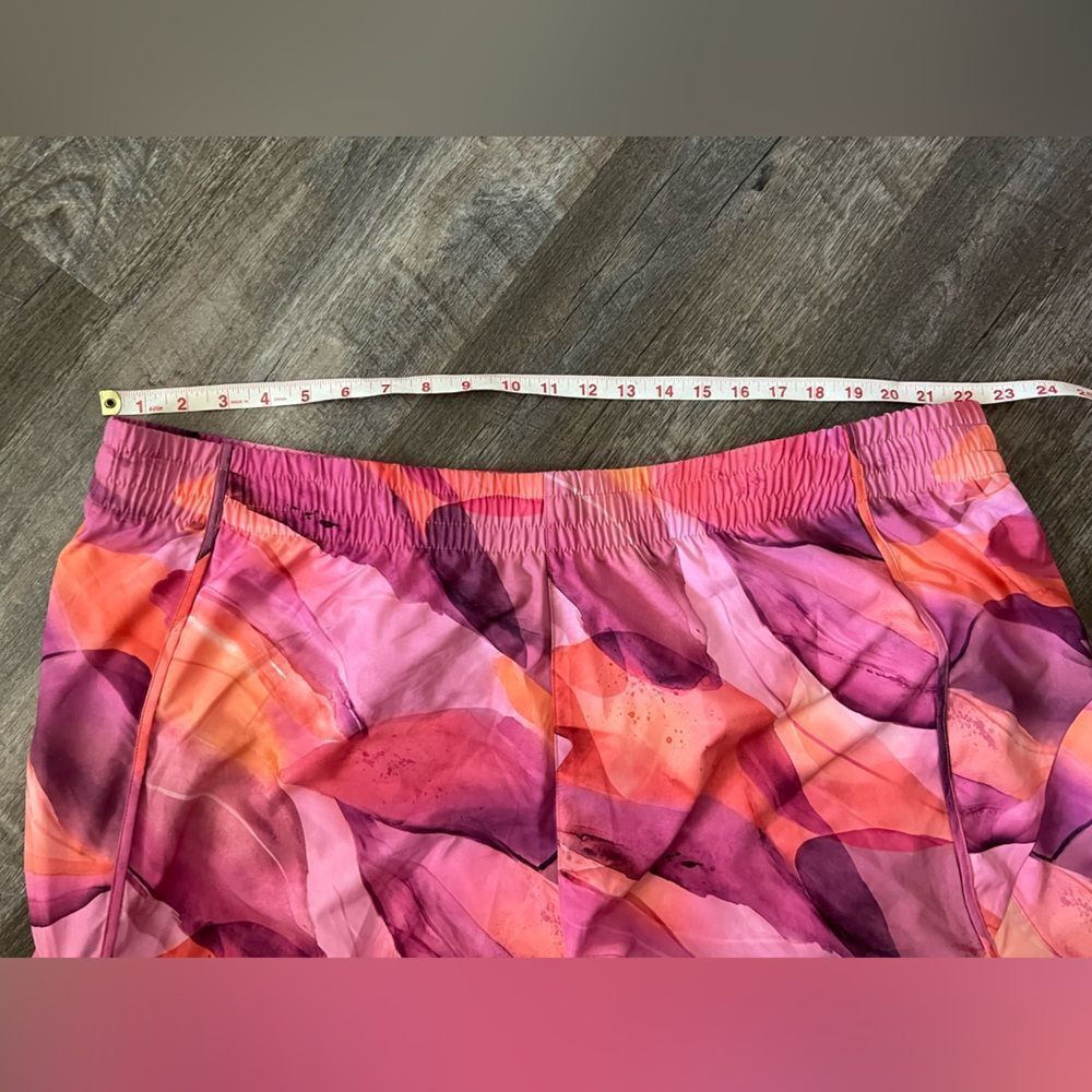 Athleta Printed Mesh Racer Run Mid Rise 4 Short- Size 3X - Picture 5 of 6